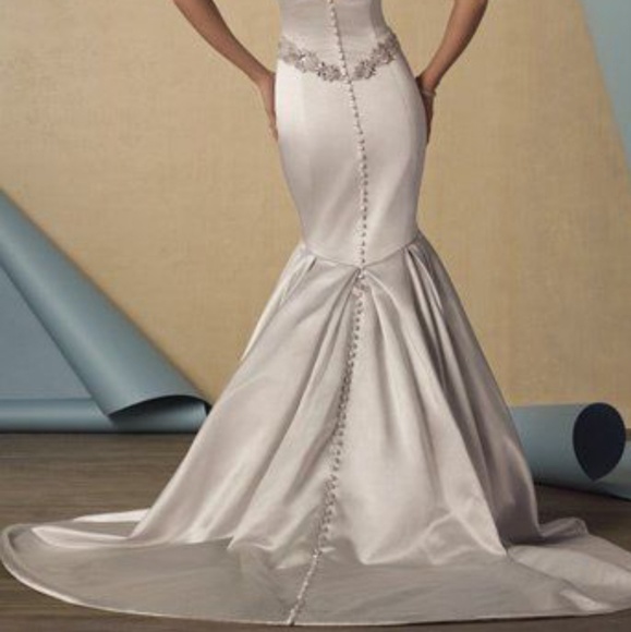 Alfred Angelo 2434 wedding gown - Picture 2 of 4